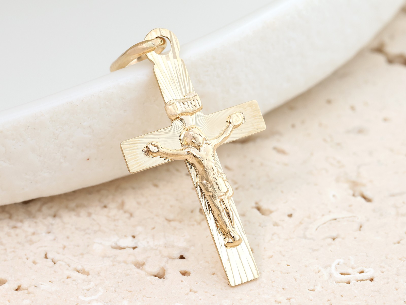 Krzyżyk złoty z Jezusem, pr. 585