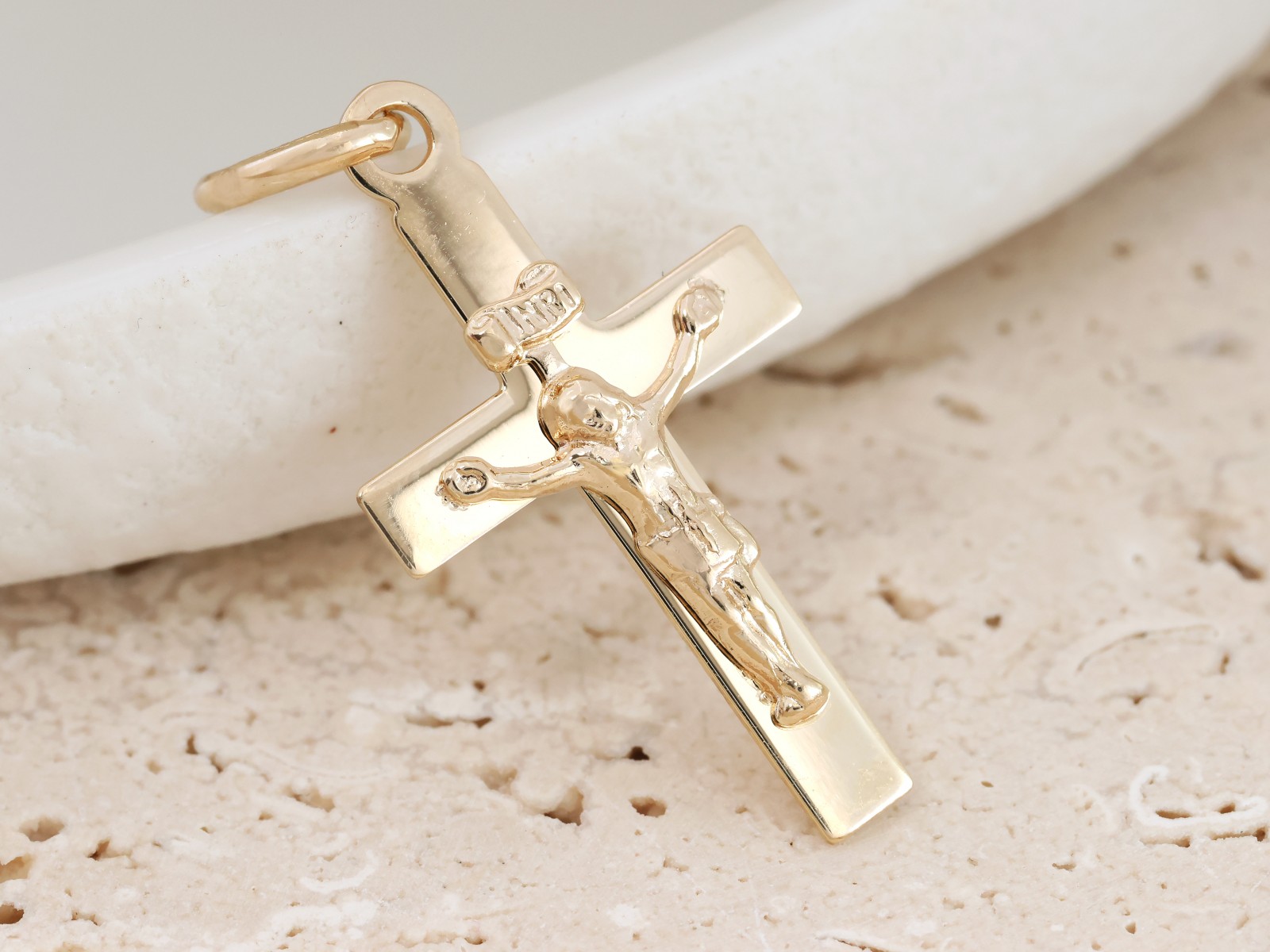 Krzyżyk złoty z Jezusem, pr. 585