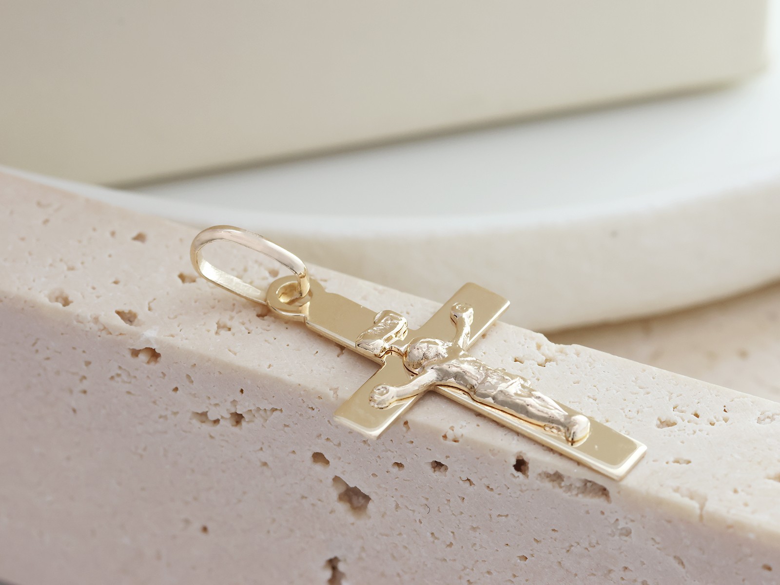 Krzyżyk złoty z Jezusem, pr. 585