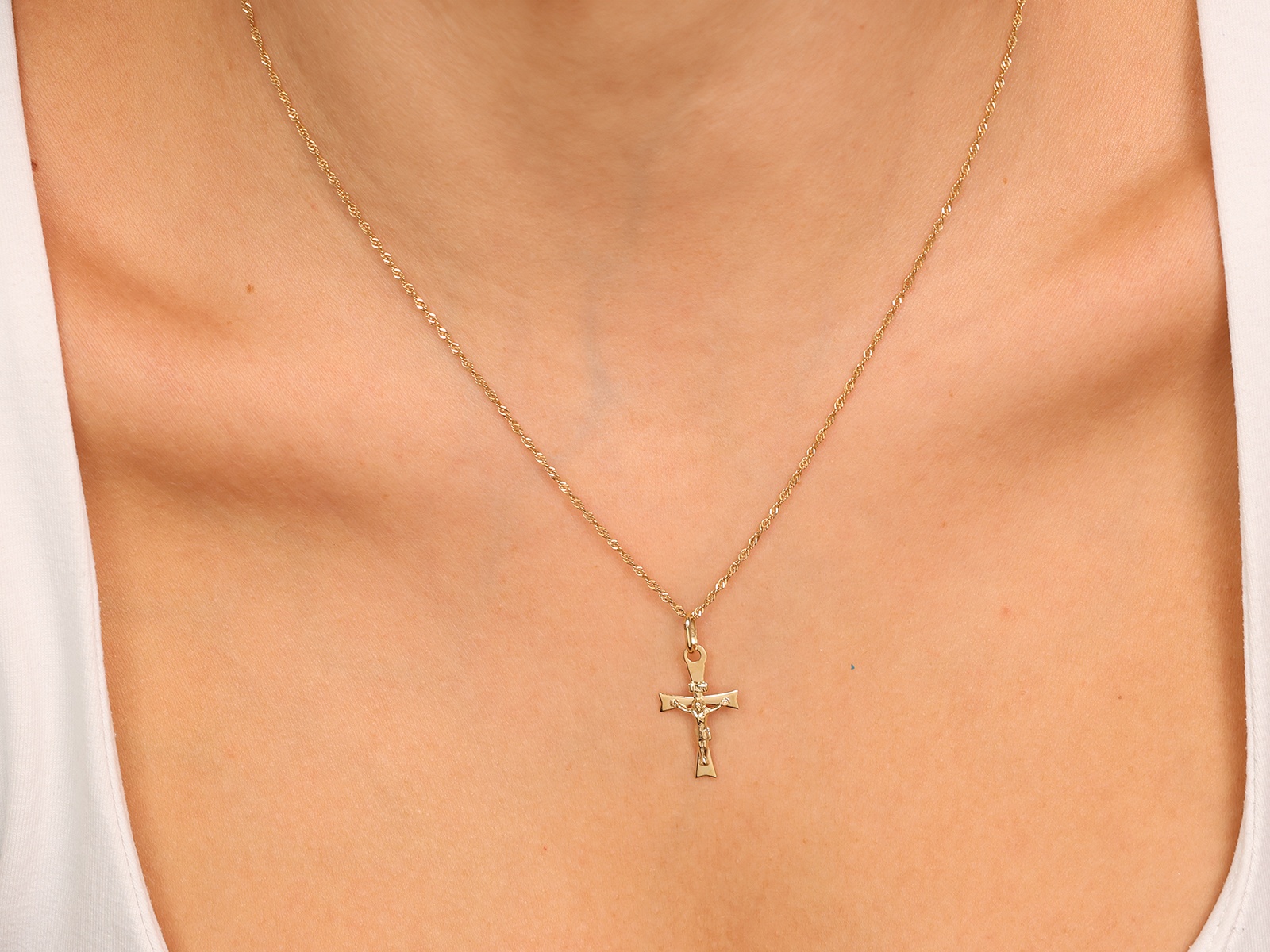 Krzyżyk złoty z Jezusem, pr. 585